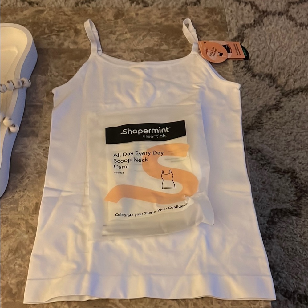 Shapermint White Scoop Neck Cami